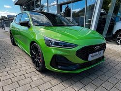 Grün Neu 2025 Ford Focus ST Limousine | 44.390 € (Etwas zu teuer)
