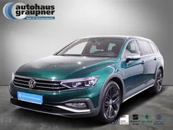 Grün / bottle green Gebraucht 2020 VW Passat Alltrack Kombi | 29.345 € (Fairer Preis)