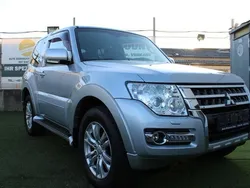 Silber (metallic) Gebraucht 2015 Mitsubishi Pajero Intense SUV | 21.999 € (Fairer Preis)