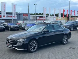 Schwarz Gebraucht 2021 Mercedes E300 Avantgarde Limousine | 28.950 €
