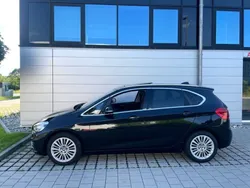 Schwarz Gebraucht 2014 BMW 220 Active Tourer Luxury Line Van / Kleinbus | 16.999 € (Fairer Preis)