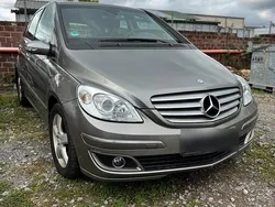 Grau Gebraucht 2008 Mercedes 180 Limousine | 3.600 €