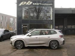 Spacesilber metallic Gebraucht 2024 BMW iX1 M Sport SUV | 38.950 € (Fairer Preis)