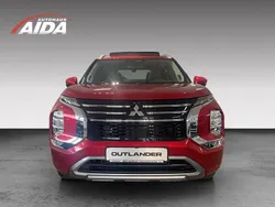 Rot Neu 2025 Mitsubishi Outlander P-HEV Top SUV | 57.990 €