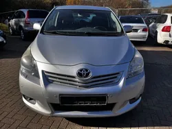 Silber Gebraucht 2011 Toyota Verso Executive Van / Kleinbus | 2.900 € (Superpreis)