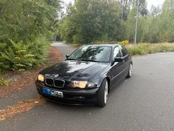 Blau Gebraucht 1999 BMW 318 Limousine | 2.500 €