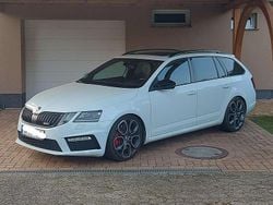 Weiß Gebraucht 2017 Skoda Octavia RS Kombi | 22.999 € (Teuer)