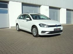 Weiß Gebraucht 2020 VW Golf VII Trendline Kombi | 15.299 € (Etwas zu teuer)