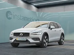 Grau Gebraucht 2023 Volvo V60 CC Plus Kombi | 42.290 € (Fairer Preis)