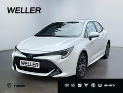 Weiss Gebraucht 2022 Toyota Corolla Team Limousine | 23.990 € (Fairer Preis)