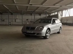 Silber Gebraucht 2003 Mercedes E220 Classic Limousine | 2.200 € (Guter Preis)