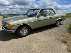 Grün Gebraucht 1985 Mercedes 230 Coupé | 15.500 €