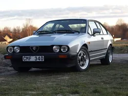 Grau Gebraucht 1985 Alfa Romeo GTV | 17.000 €