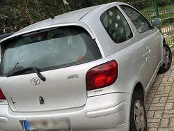 Grau Gebraucht 2005 Toyota Yaris Kleinwagen | 950 € (Superpreis)