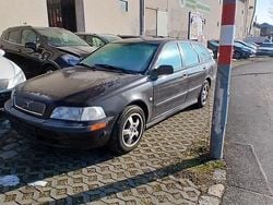 Grau Gebraucht 2001 Volvo V40 Kombi | 650 € (Guter Preis)