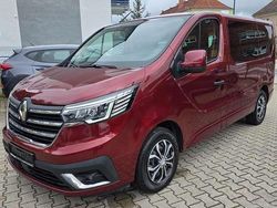Karminrot Gebraucht 2021 Renault Trafic Life Van | 25.398 € (Teuer)