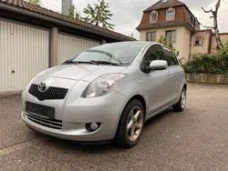 Silber Gebraucht 2007 Toyota Yaris Executive Limousine | 3.800 € (Fairer Preis)