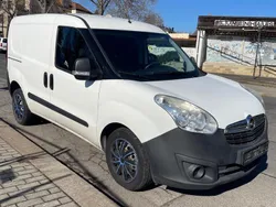 Weiß Gebraucht 2015 Opel Combo Van / Kleinbus | 2.999 € (Guter Preis)