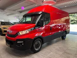 Rot Gebraucht 2019 Iveco Daily Van / Kleinbus | 14.990 €