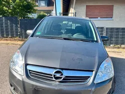 Grau Gebraucht 2009 Opel Zafira Van / Kleinbus | 3.400 € (Etwas zu teuer)