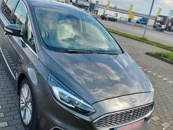 Grau Gebraucht 2018 Ford S-MAX Vignale Van / Kleinbus | 22.999 € (Teuer)