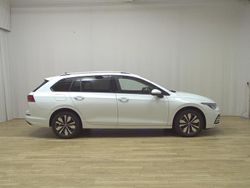 Weiss Gebraucht 2024 VW Golf VIII Move Kombi | 17.480 € (Superpreis)