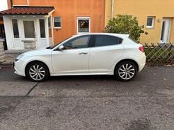 Weiß Gebraucht 2011 Alfa Romeo Giulietta Kleinwagen | 9.200 € (Etwas zu teuer)