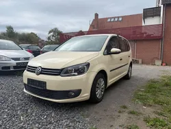 Gelb Gebraucht 2015 VW Touran Comfortline Van / Kleinbus | 3.499 €