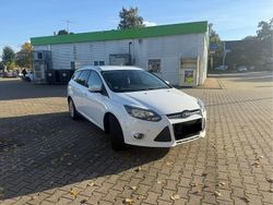 Weiß Gebraucht 2012 Ford Escort Kombi | 2.700 €
