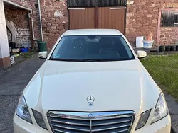 Gelb Gebraucht 2011 Mercedes E200 Limousine | 3.300 €