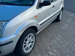 Silber Gebraucht 2004 Ford Fusion Limousine | 1.750 € (Fairer Preis)