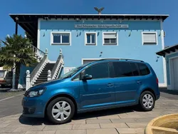 Blau Gebraucht 2015 VW Touran Comfortline Van / Kleinbus | 13.999 € (Guter Preis)
