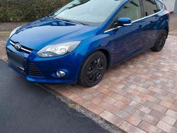 Blau Gebraucht 2014 Ford Focus Limousine | 4.000 € (Fairer Preis)