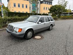 Silber Gebraucht 1992 Mercedes E230 Kombi | 5.300 €