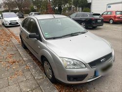 Silber Gebraucht 2005 Ford Focus Limousine | 950 € (Fairer Preis)
