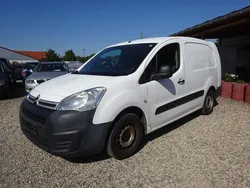Weiß Gebraucht 2016 Citroën Berlingo Van / Kleinbus | 4.300 € (Etwas zu teuer)