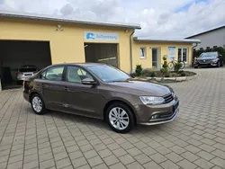 Braun Gebraucht 2015 VW Jetta Basis Limousine | 8.990 € (Fairer Preis)