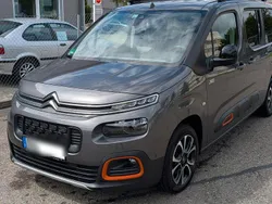 Grau Gebraucht 2022 Citroën Berlingo XTR Van / Kleinbus | 23.900 € (Etwas zu teuer)