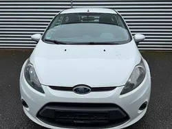 Weiß Gebraucht 2010 Ford Fiesta Kleinwagen | 2.700 € (Fairer Preis)