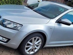Silber Gebraucht 2016 Skoda Octavia Joy Kombi | 13.500 € (Teuer)