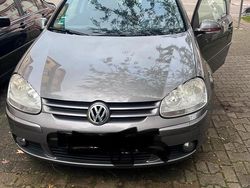 Silber Gebraucht 2005 VW Golf Limousine | 2.000 € (Fairer Preis)
