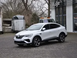 Kyanitweiß metallic Gebraucht 2024 Renault Arkana Techno SUV | 26.900 € (Fairer Preis)