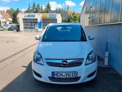 Weiß Gebraucht 2011 Opel Zafira Innovation Van / Kleinbus | 9.900 €