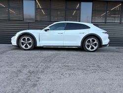 Weiß Gebraucht 2022 Porsche Taycan Cross Turismo Limousine | 64.700 € (Guter Preis)