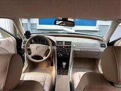 Grün Gebraucht 1999 Mercedes 200 Limousine | 6.000 €