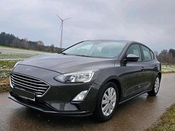 Grau Gebraucht 2020 Ford Focus Limousine | 12.399 € (Guter Preis)