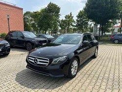 Schwarz Gebraucht 2019 Mercedes E220 Avantgarde Kombi | 13.450 €