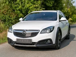 Weiß Gebraucht 2015 Opel Insignia Country Tourer Kombi | 9.450 € (Fairer Preis)