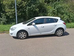 Weiß Gebraucht 2012 Opel Astra Selection Limousine | 4.700 € (Fairer Preis)