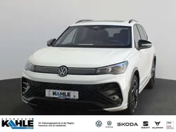 Oryxweiß perlmutteffekt Gebraucht 2024 VW Tiguan R-line SUV | 49.990 €